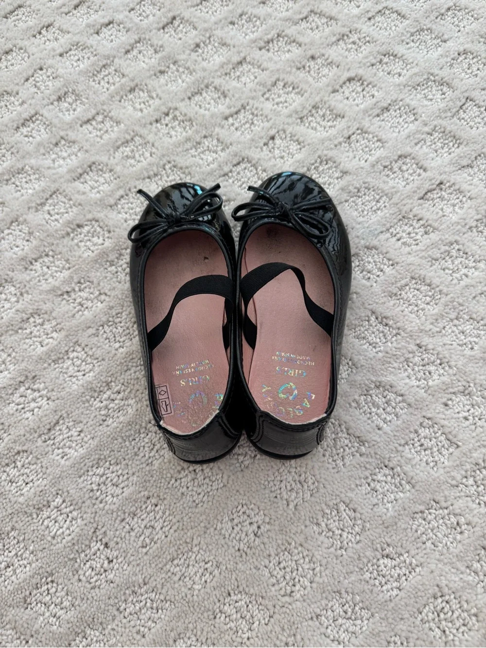 Pablosky Black Patent Leather Girls' Ballet Flats with Bow and Elastic Strap. 11